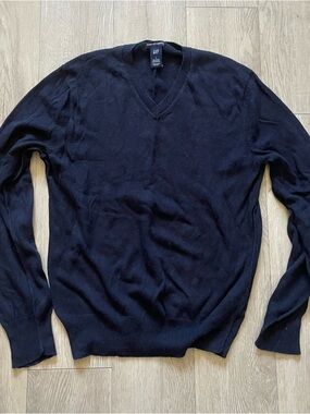 GAP V-Neck Sweater
